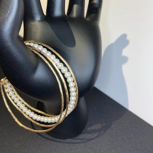Exquisite hammered gold tone wire with glass pearl strand four band bracelet